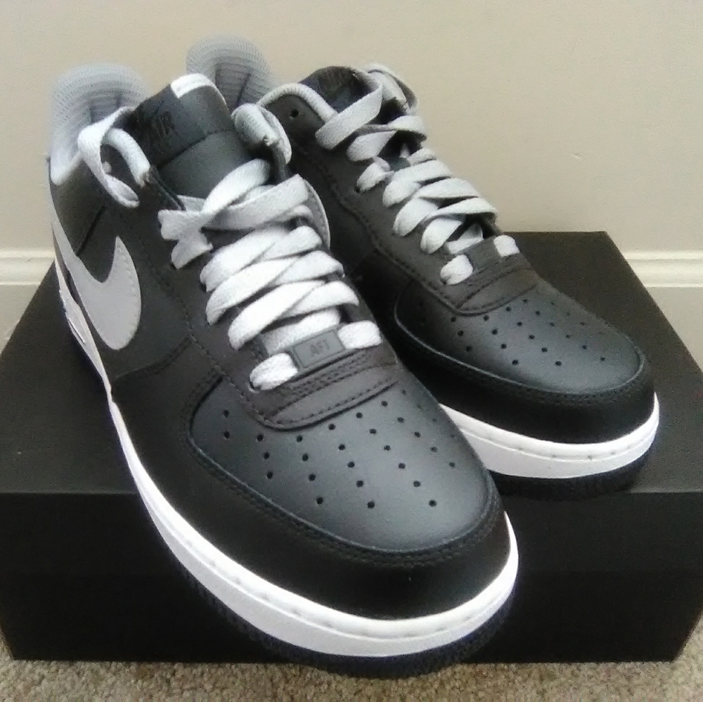 Nike Air Force 1 Sneakers (Women's 8.5/Men's7)